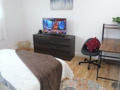 Spacious 4-bedroom suburban townhome near Baltimore safe peaceful king beds