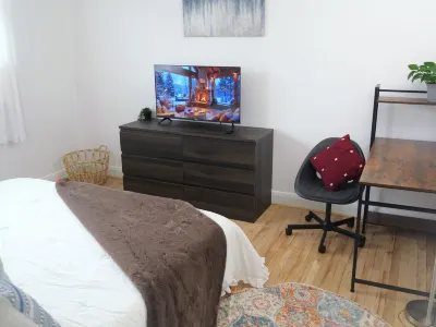 Spacious 4-bedroom suburban townhome near Baltimore safe peaceful king beds Hotels near University of Maryland, Baltimore County