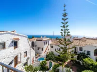 Apartment in Nerja with Sea Views & Pools
