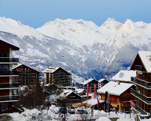 Tranquil chalet with balcony Hotels in Nendaz