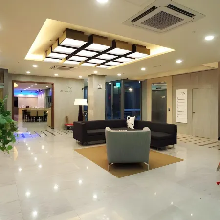 Jeju Poong Gyung Hotel Отели рядом с достопримечательностью «Музей ракушек мира»