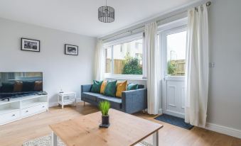 Howick House-Sleeps 5-Pet Friendly-Parking-Garden