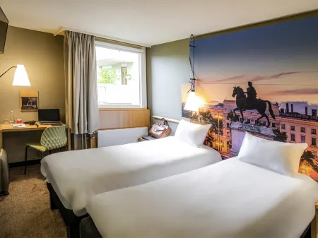 Ibis Lyon Gerland Rue Mérieux Отели в г. Уллен