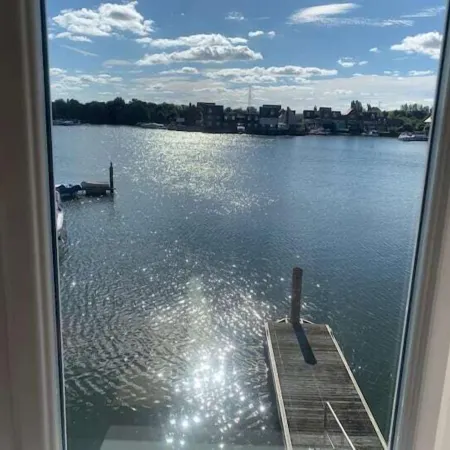 Abingdon House - 4 Br on the Marina