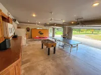 Spacious, modern lake-front vacation home/ scrapbooking/quilting retreat