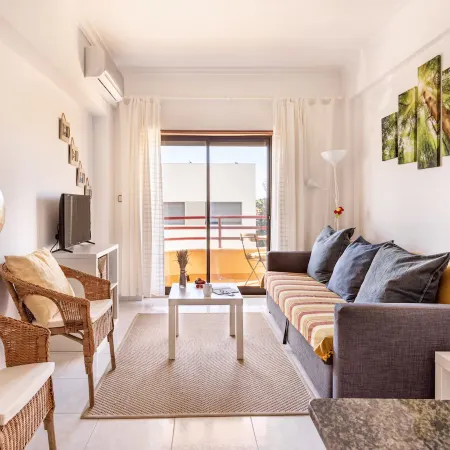 GuestReady - Deluxe home with terrace in Caparica
