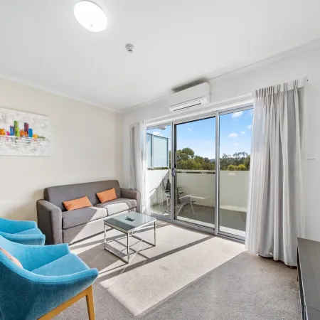 Bright 1-Bed Apartment with Balcony