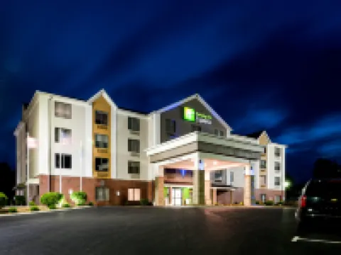 Holiday Inn Express HILLSVILLE by IHG Hotels in Woodlawn