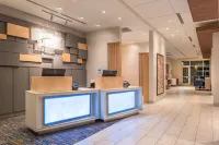 Holiday Inn Express & Suites FARMVILLE by IHG - parking