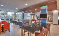 Holiday Inn Express & Suites GAINESVILLE I-75 by IHG - breakfast