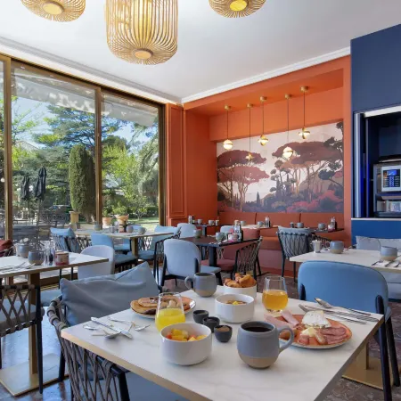 Mercure Marseille Centre Bompard la Corniche Отели рядом с достопримечательностью «Ла-Корниш»