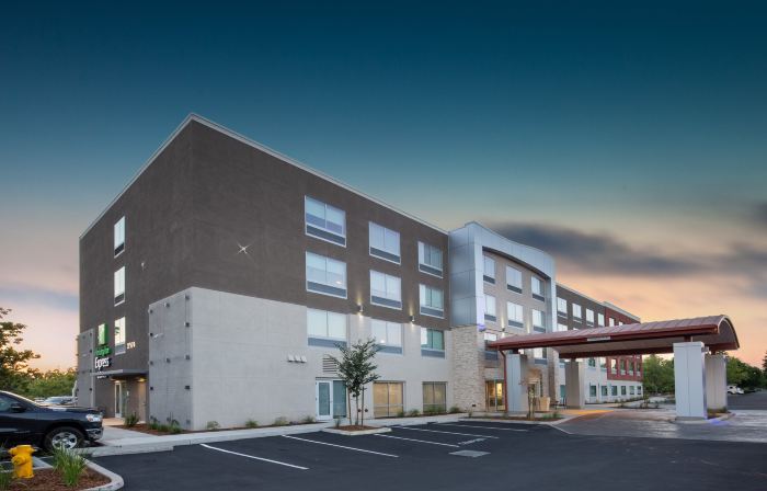 Holiday Inn Express & Suites CHICO by IHG