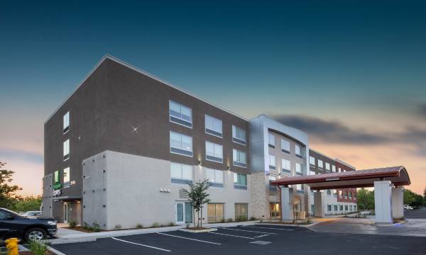 Holiday Inn Express & Suites Chico by IHG