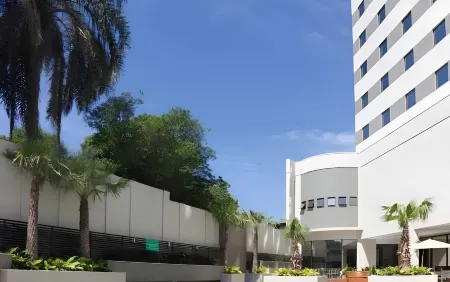 เจแอลโรงแรมบายโบร์บอน