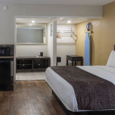 Comfort Room 1 King & 1 Queen Bed, Non Smoking Ocean Reef Hotel Promo Code
