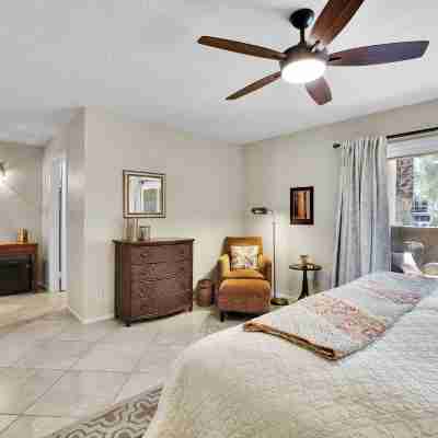 Relaxing Palm Springs Condo with Pool Access Rooms