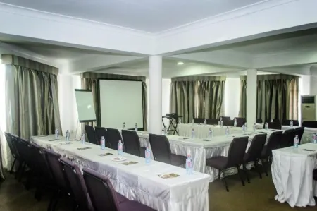 Golden Gate Hotel Отели рядом с достопримечательностью «Patasi Market»