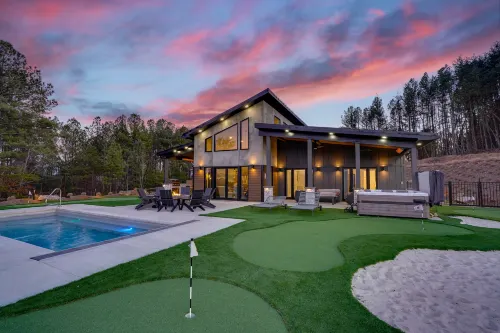 Heated Pool, Hot Tub and Putting Green Retreat - Stunning Mountain Oasis