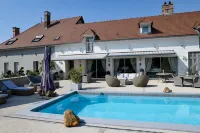 Villa de la Croix - Maison d'hôtes à 4 Minutes de l'A26 Avec Parking - Swimmingpools