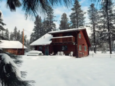 Modern-Cozy LOG CABIN near La Pine state park