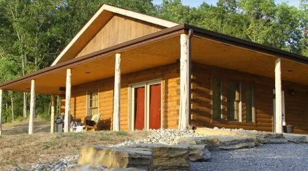 Secluded Rental Cabin on Southern Illinois Wine Trail, Private Hot Tub