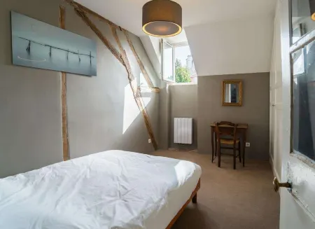 Cottage in the historic heart of Sancerre 2 minutes walk Отели в г. Сансер