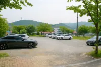 โรงแรม โมเดิร์น - ที่มีที่จอดรถ