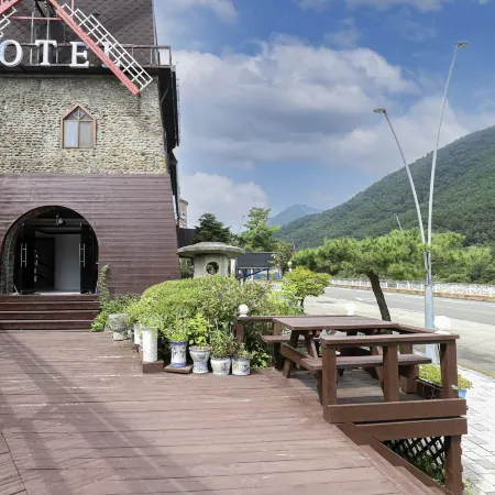 Sokcho Pine View Hotel Отели рядом с достопримечательностью «Храм Синхынса»