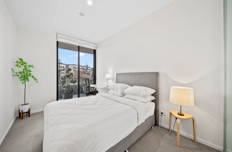 Inner-City 2-Bed with Large Balcony, Garden & Gym