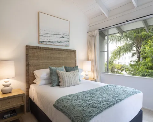Beachside 2-Bed House with Pool, Courtyard & BBQ Hotels in Sunshine Beach