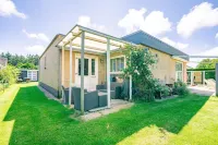 Modernly Furnished 6-person Bungalow in the Seaside Resort of De Koog