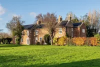 Guys Head Cottage Hotels in Spalding