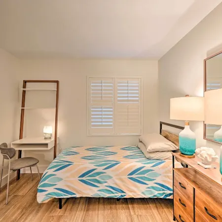 Luxe Naples Escape Walk to Beach and Downtown!