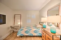 Luxe Naples Escape Walk to Beach and Downtown!
