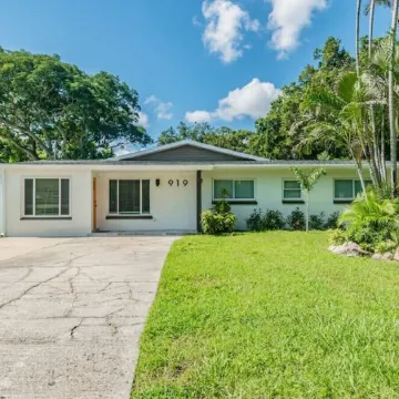 Home w/Heated Pool 10 Mins to Clearwater Beach!