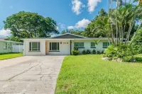 Home w/Heated Pool 10 Mins to Clearwater Beach!