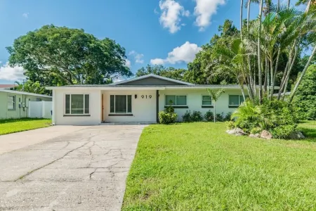 Home w/Heated Pool 10 Mins to Clearwater Beach!