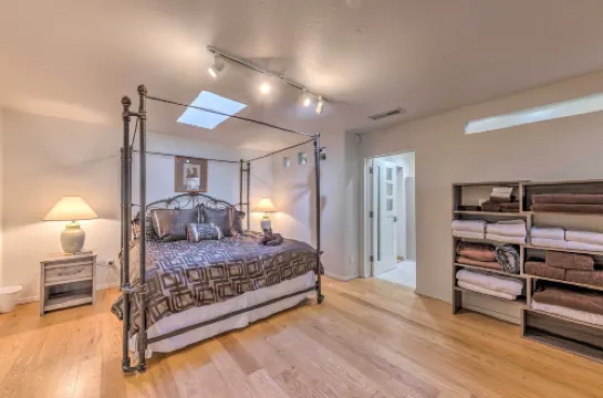 Ruidoso Getaway w/ Deck - 16 Mi to Ski Apache