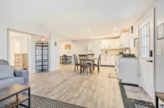 Charming Beacon Apt w/ Fire Pit: Near Hiking!