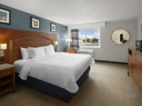 Harbor Town Inn Hotels in Manitowoc