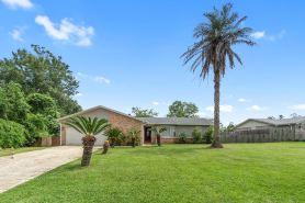 Hidden Pensacola Gem! Quiet & Cozy Family Friendly Pool Home!