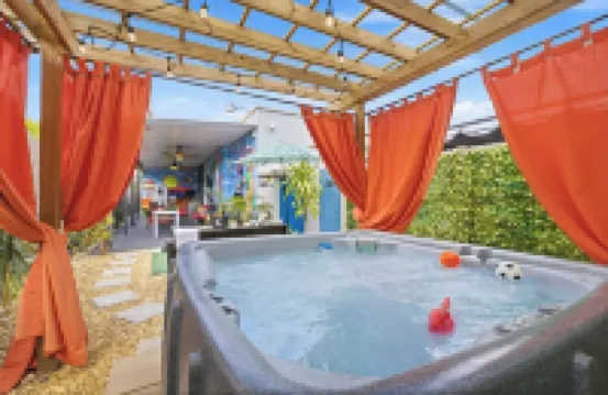 2Bd/1B/7Ppl/Wi-Fi/BBQ/Spa/Free Parking & Washer/Dryer