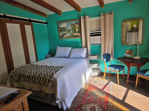 Quaint Studio Southwest Suite in Midtown, w Outdoor Patio/Kitchen, Fenced Yard
