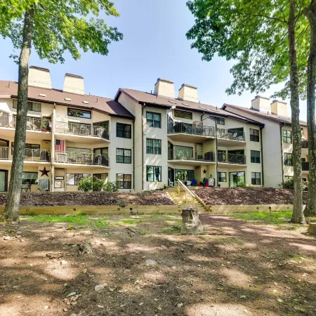 1 Mi to Big Boulder: Lakefront Unit w/ Pool Access