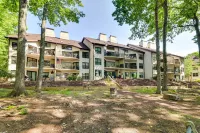 1 Mi to Big Boulder: Lakefront Unit w/ Pool Access - balcony
