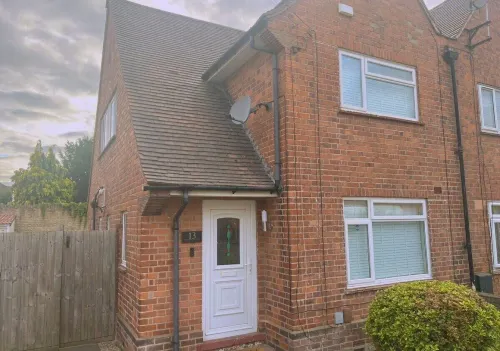 Cosy 2BR House on Quiet Street Hotels in Daybrook