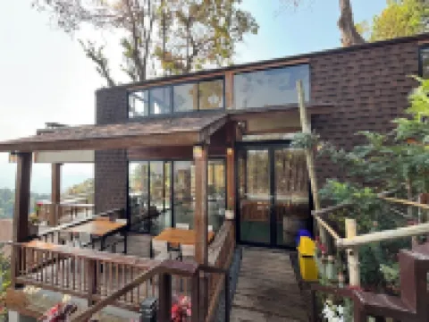 บ้านเหนือเมฆ โรงแรมในอำเภอ แม่แตง