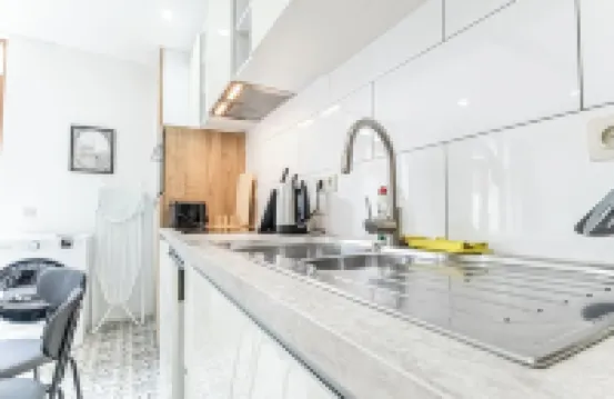 Modern 3BR Apt for 6 with Patio Ghent