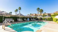 The Chateau at Lake la Quinta - Pools