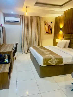 Pinnatech Suites Awka فنادق في 